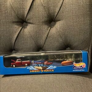 NWT Hot Wheels 1998 Smoke 'N Water 59 Chevy Fleetside and Crackerbox racer set